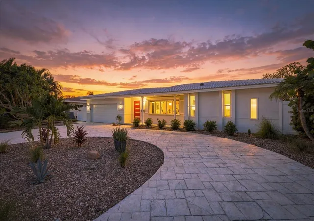 Photo 1 of Single family home for sale at 2440 S Shore Dr Se, Saint Petersburg, FL 33705 | MLS# TB8553154 | Listing updated on 2026-10-17