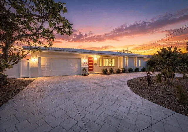 Photo 1 of Single family home for sale at 2440 S Shore Dr Se, Saint Petersburg, FL 33705 | MLS# TB8553154 | Listing updated on 2026-10-28