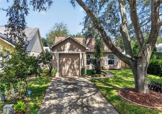 Photo 2 of Single family home for sale at 2670 Winchester Cir, Eustis, FL 32726 | MLS# G5118395 | Listing updated on 2026-10-03