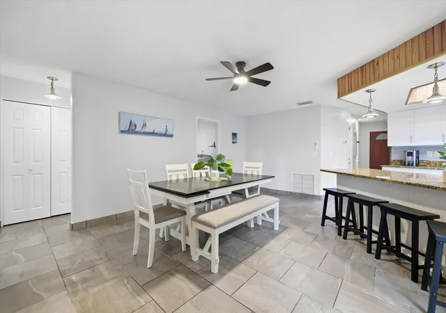 Photo 4 of Single family home for sale at 926 Plum Tree Ln, Sarasota, FL 34243 | MLS# A4707805 | Listing updated on 2026-10-06