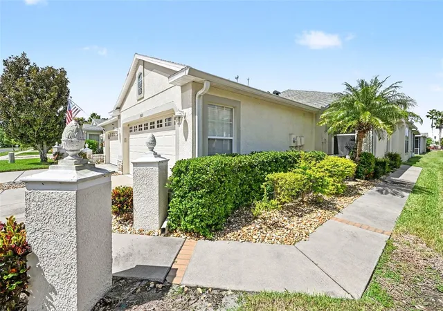Photo 3 of Townhouse for sale at 11426 Cambray Crk Loop, Riverview, FL 33579 | MLS# O6445821 | Listing updated on 2026-09-30