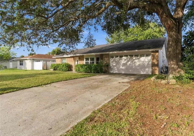 Photo 3 of Single family home for sale at 550 Murphy Ave, Deltona, FL 32725 | MLS# O6445823 | Listing updated on 2026-10-05