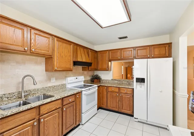 Photo 3 of Townhouse for sale at 1267 Hazeltine Dr, Fort Myers, FL 33919 | MLS# C7531357 | Listing updated on 2026-10-01