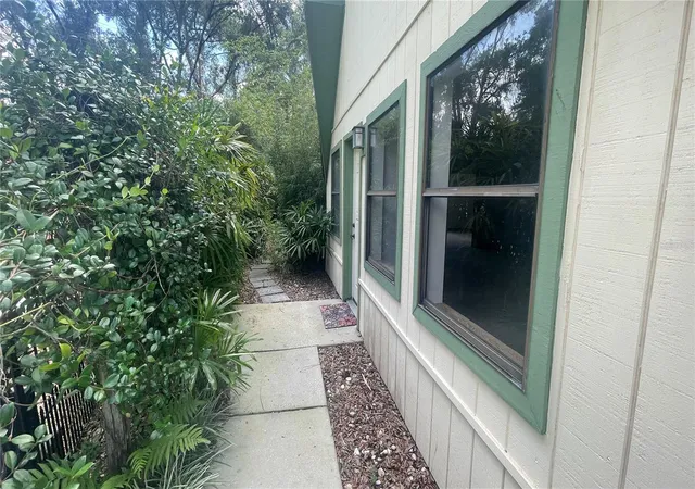 Photo 3 of Single family home for sale at 21004 Negril Ct, Lutz, FL 33558 | MLS# W7889911 | Listing updated on 2026-10-01