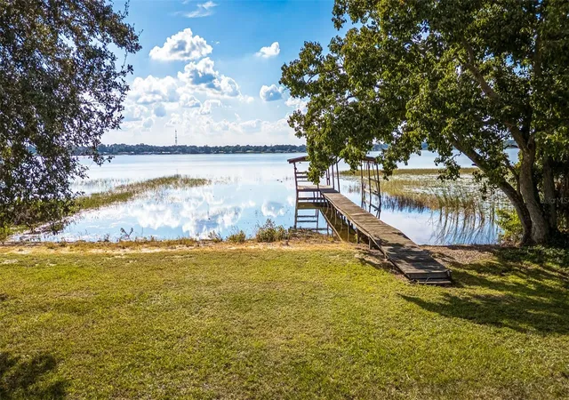 Photo 2 of Single family home for sale at 215 S Lake Howard Dr, Winter Haven, FL 33880 | MLS# L4965431 | Listing updated on 2026-10-03