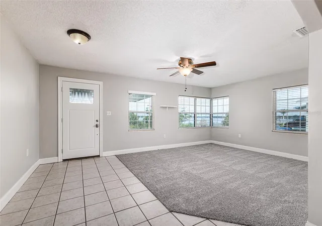 Photo 4 of Single family home for sale at 215 S Lake Howard Dr, Winter Haven, FL 33880 | MLS# L4965431 | Listing updated on 2026-10-03