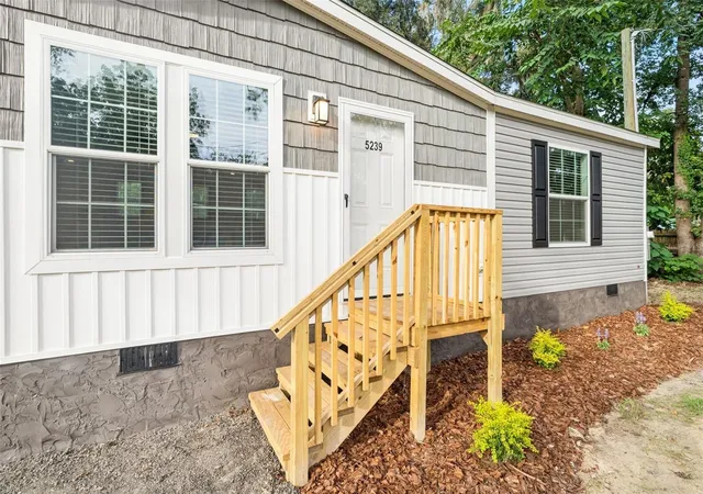 Photo 4 of Manufactured home for sale at 5239 SW 67th Street, Gainesville, FL 32608 | MLS# GC543859 | Listing updated on 2026-10-07