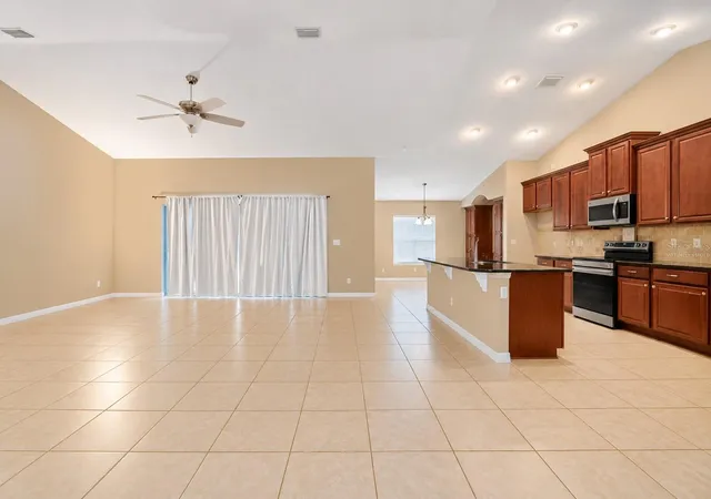 Photo 3 of Single family home for sale at 42 Beckner Ln, Palm Coast, FL 32137 | MLS# V4951569 | Listing updated on 2026-10-03