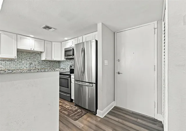 Photo 3 of Condo for sale at 4015 Bayshore Blvd #15F, Tampa, FL 33611 | MLS# TB8553183 | Listing updated on 2026-09-30