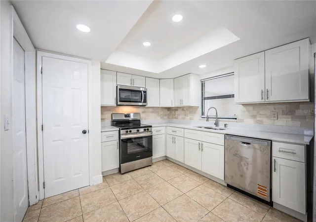 Photo 4 of Single family home for sale at 7039 Sheffield Dr, Lakeland, FL 33810 | MLS# L4965433 | Listing updated on 2026-10-07
