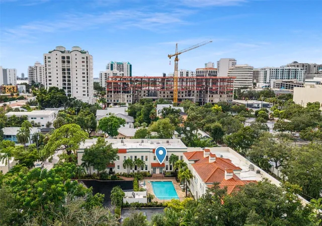 Photo 2 of Townhouse for sale at 1685 Laurel St #4, Sarasota, FL 34236 | MLS# A4707821 | Listing updated on 2026-10-09