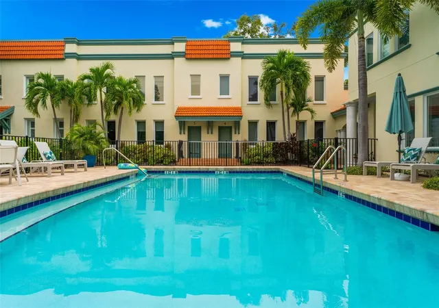 Photo 4 of Townhouse for sale at 1685 Laurel St #4, Sarasota, FL 34236 | MLS# A4707821 | Listing updated on 2026-10-09