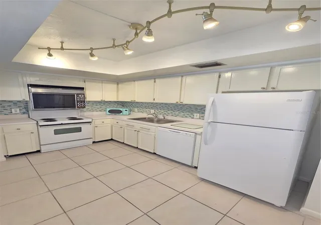 Photo 3 of Condo for sale at 7100 Sunshine Skyway Ln S #301, Saint Petersburg, FL 33711 | MLS# A4707823 | Listing updated on 2026-10-22