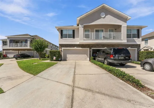 Photo 2 of Townhouse for sale at 2333 Tanbark Ridge Pl, Plant City, FL 33563 | MLS# TB8553192 | Listing updated on 2026-09-30