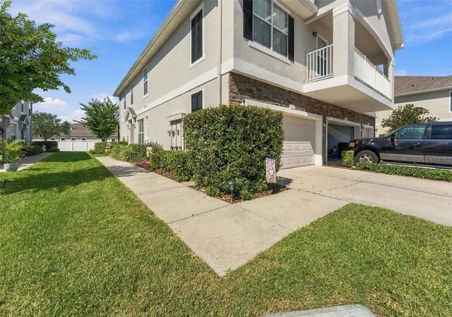 Photo 3 of Townhouse for sale at 2333 Tanbark Ridge Pl, Plant City, FL 33563 | MLS# TB8553192 | Listing updated on 2026-09-30