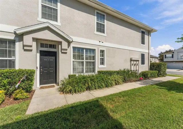 Photo 4 of Townhouse for sale at 2333 Tanbark Ridge Pl, Plant City, FL 33563 | MLS# TB8553192 | Listing updated on 2026-09-30