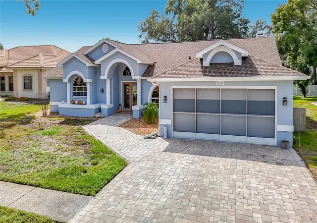 Photo 3 of Single family home for sale at 1051 Hook Dr, Spring Hill, FL 34608 | MLS# W7889914 | Listing updated on 2026-10-03