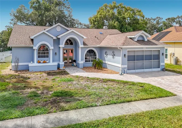 Photo 4 of Single family home for sale at 1051 Hook Dr, Spring Hill, FL 34608 | MLS# W7889914 | Listing updated on 2026-10-03