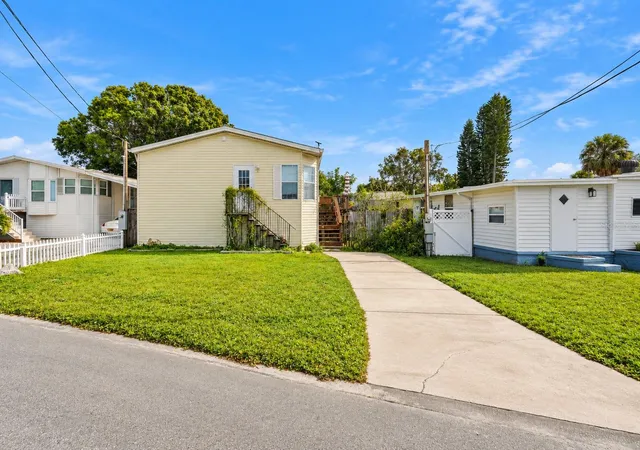 Manufactured home for sale at 804 River View Ln, TARPON SPRINGS, FL 34689 | MLS# TB8553196