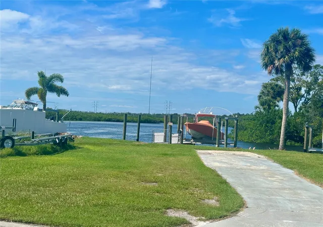 Photo 3 of Manufactured home for sale at 804 River View Ln, Tarpon Springs, FL 34689 | MLS# TB8553196 | Listing updated on 2026-10-28
