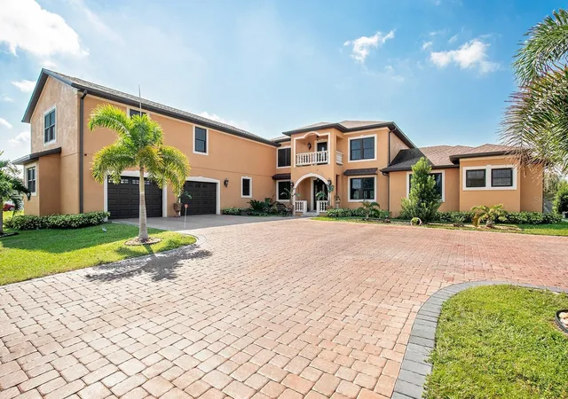 Photo 1 of Mansion for sale at 3211 Lakeshore Blvd, Saint Cloud, FL 34769 | MLS# S5158500 | Listing updated on 2026-09-30