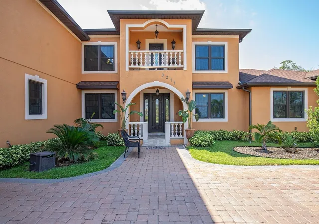 Photo 2 of Mansion for sale at 3211 Lakeshore Blvd, Saint Cloud, FL 34769 | MLS# S5158500 | Listing updated on 2026-09-30