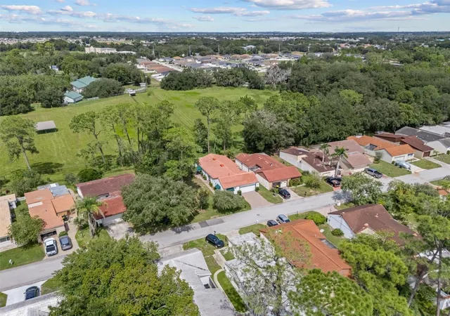 Photo 2 of Single family home for sale at 441 San Jose Dr, Winter Haven, FL 33884 | MLS# L4965434 | Listing updated on 2026-10-02