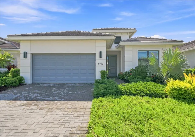 Photo 2 of Single family home for sale at 4952 Fairhope Cir, Bradenton, FL 34211 | MLS# A4707828 | Listing updated on 2026-10-05