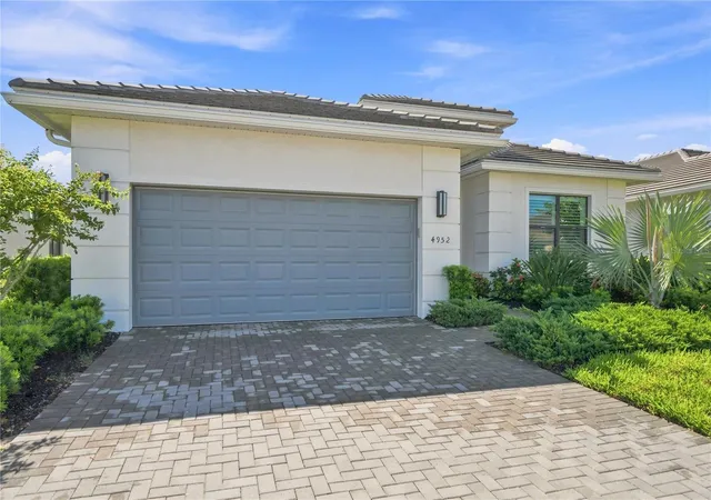 Photo 3 of Single family home for sale at 4952 Fairhope Cir, Bradenton, FL 34211 | MLS# A4707828 | Listing updated on 2026-10-05
