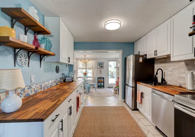 Photo 4 of Single family home for sale at 14 Tropical Dr, Ormond Beach, FL 32176 | MLS# O6445879 | Listing updated on 2026-10-04