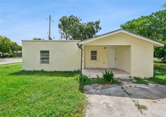 Photo 1 of House for sale at 2112 Lee St, Orlando, FL 32805 | MLS# O6445884 | Listing updated on 2026-10-03