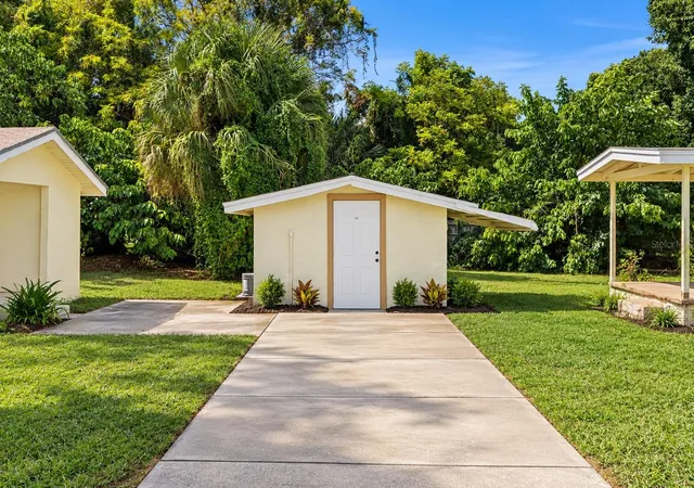 Listing Photo 3 - Condo for sale in building located at 2112 Lee St, Orlando, FL 32805