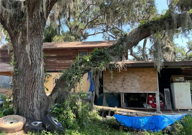 Photo 3 of Single family home for sale at 15100 Timber Village Rd, Groveland, FL 34736 | MLS# S5158504 | Listing updated on 2026-10-08
