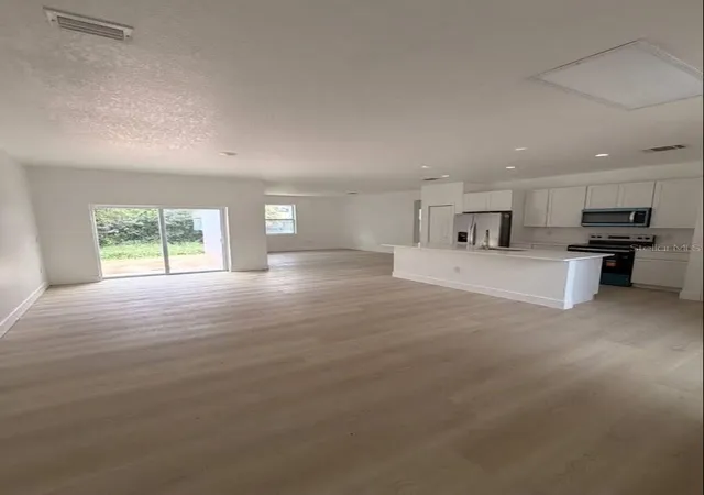Photo 3 of Single family home for sale at 504 E Riviera St, Avon Park, FL 33825 | MLS# O6445892 | Listing updated on 2026-09-30