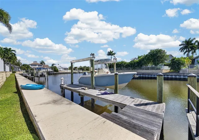 Photo 3 of Single family home for sale at 421 Islebay Dr, Apollo Beach, FL 33572 | MLS# TB8553235 | Listing updated on 2026-10-05