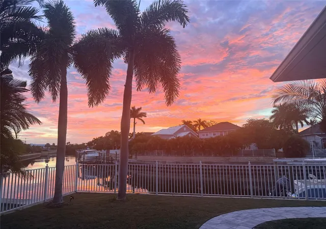 Photo 4 of Single family home for sale at 421 Islebay Dr, Apollo Beach, FL 33572 | MLS# TB8553235 | Listing updated on 2026-10-05