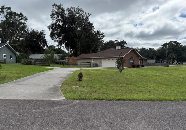 Photo 3 of Single family home for sale at 5765 NE 5th Terrace, Ocala, FL 34479 | MLS# OM733098 | Listing updated on 2026-10-01