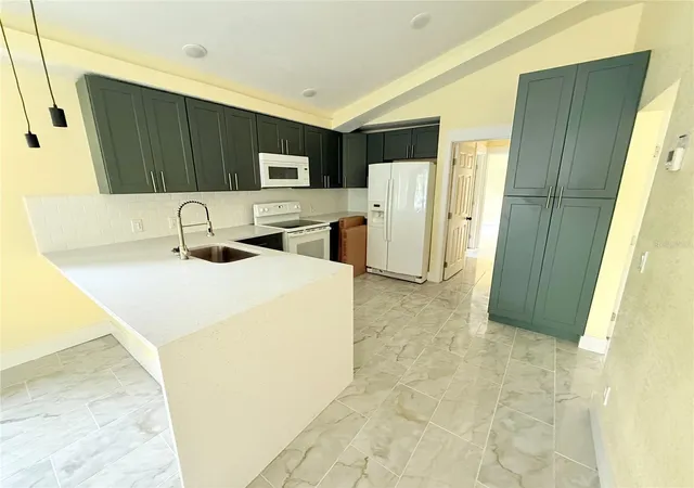 Photo 4 of Single family home for sale at 2520 10th Street S, Saint Petersburg, FL 33705 | MLS# TB8553248 | Listing updated on 2026-10-06