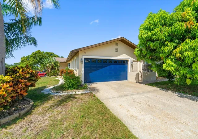 Photo 3 of Single family home for sale at 14331 Apache Ave, Largo, FL 33774 | MLS# TB8553252 | Listing updated on 2026-10-02