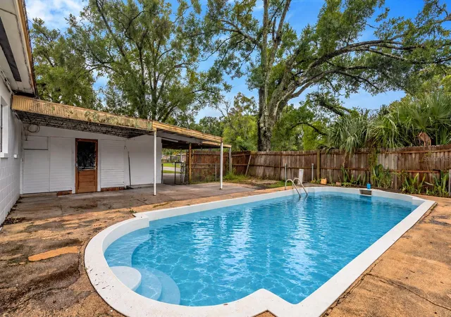 Photo 2 of Single family home for sale at 2002 E Crenshaw St, Tampa, FL 33610 | MLS# TB8553255 | Listing updated on 2026-10-10