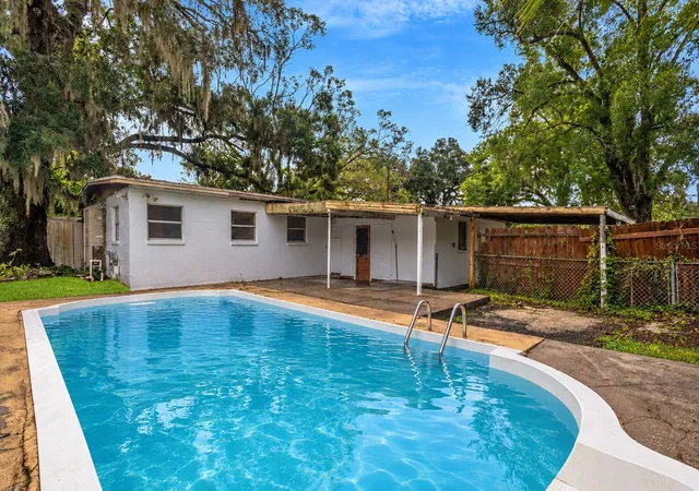 Photo 4 of Single family home for sale at 2002 E Crenshaw St, Tampa, FL 33610 | MLS# TB8553255 | Listing updated on 2026-10-10