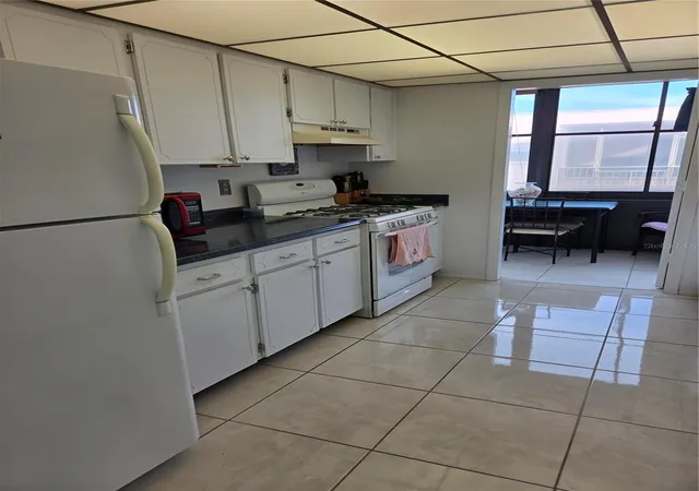 Listing Photo 5 - Condo for sale in building located at 5969Th Ter Park Dr N, St. Petersburg, FL 33709 - Unit #305