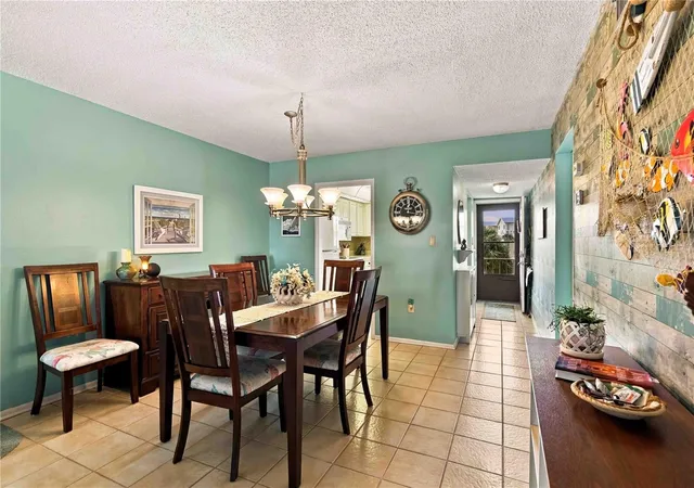 Listing Photo 5 - Condo for sale in building located at 3617 Lake Bayshore Dr, BRADENTON, FL 34205 - Unit #401