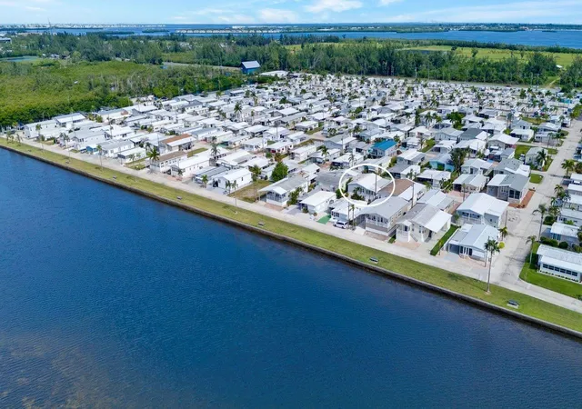 Photo 3 of Manufactured home for sale at 10315 Cortez Rd W #7F, Bradenton, FL 34210 | MLS# A4707847 | Listing updated on 2026-10-05