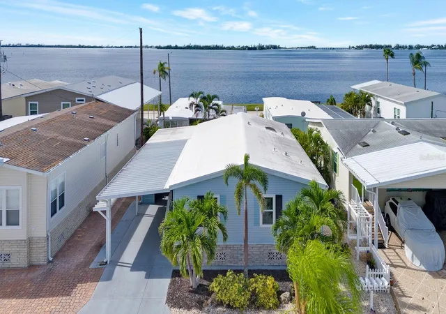 Photo 3 of Manufactured home for sale at 10315 Cortez Rd W #7F, Bradenton, FL 34210 | MLS# A4707847 | Listing updated on 2026-10-05