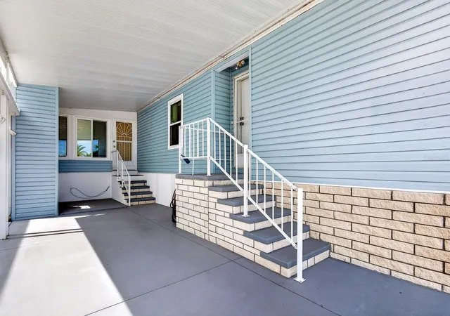 Photo 4 of Manufactured home for sale at 10315 Cortez Rd W #7F, Bradenton, FL 34210 | MLS# A4707847 | Listing updated on 2026-10-05