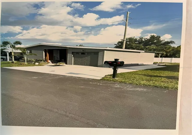 Photo 3 of Manufactured home for sale at 408 Cervina Dr N, Venice, FL 34285 | MLS# N6145989 | Listing updated on 2026-10-20