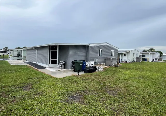 Photo 3 of Manufactured home for sale at 408 Cervina Dr N, Venice, FL 34285 | MLS# N6145989 | Listing updated on 2026-09-30