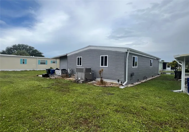 Photo 4 of Manufactured home for sale at 408 Cervina Dr N, Venice, FL 34285 | MLS# N6145989 | Listing updated on 2026-09-30