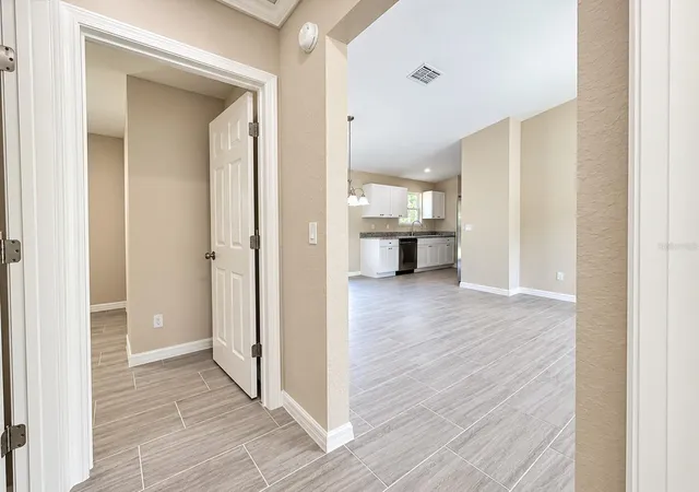 Photo 4 of Single family home for sale at 75 Locust Dr, Ocala, FL 34472 | MLS# OM733104 | Listing updated on 2026-10-21